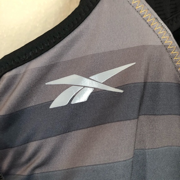 Reebok - Picture 4 of 5